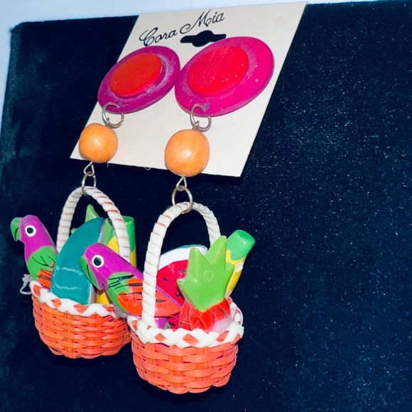 Cara Mia - vintage 90s Tropical Fruit Basket with Parrot, Post earrings - Picture 2 of 7